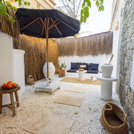Zoe Hotel