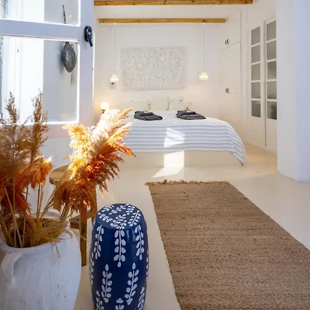 Zoe Hotel *